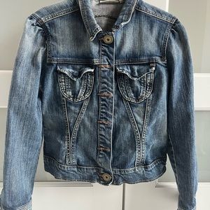 Denim jacket with cute detailing at the shoulders, large buttons